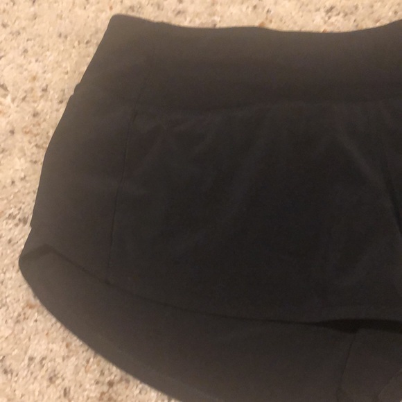 Lululemon Speed Up Low-Rise Lined Short 2.5” in Black Size 6 - Picture 4 of 10